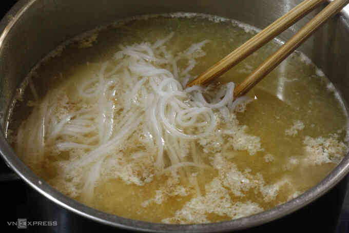 Bún có vị chua ăn được không?