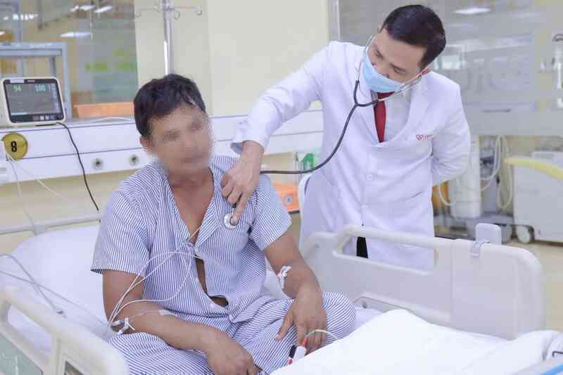 Người đàn ông dọn vườn bị ong vò vẽ đốt hơn 50 vết
