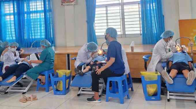Chương trình nha học đường TP HCM giúp giảm học sinh sâu răng