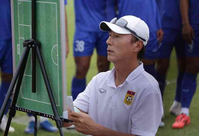 Báo Hàn Quốc cảnh báo HLV Kim Sang-sik về AFF Cup