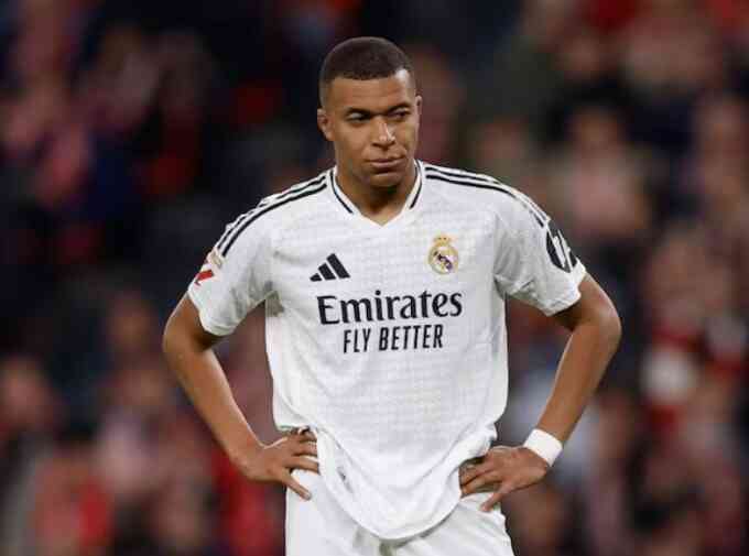 Ancelotti được khuyên để Mbappe dự bị