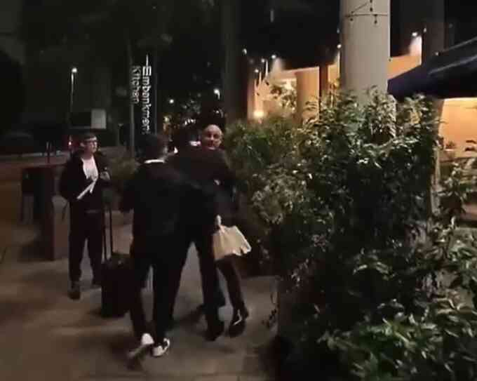 Guardiola nổi nóng khi bị CĐV khiêu khích
