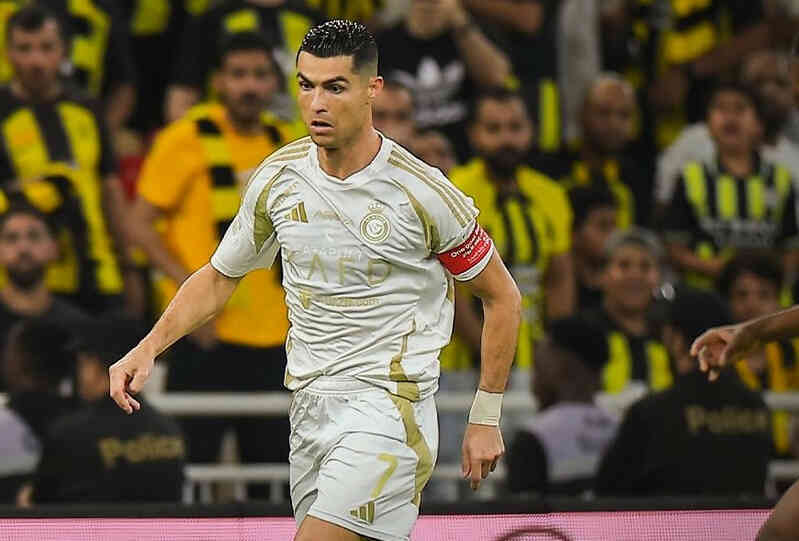 Ronaldo ghi bàn, Al Nassr thua đội bóng của Benzema phút 91