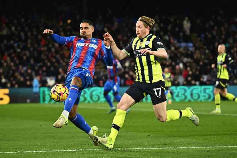 Haaland lập công, Man City chật vật thoát thua Crystal Palace
