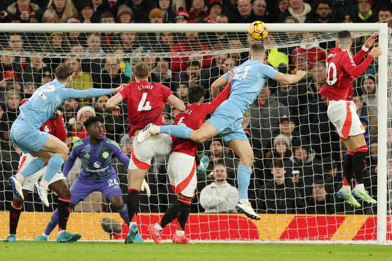 MU thua Nottingham: Ruben Amorim và bóng ma ở nhà hát