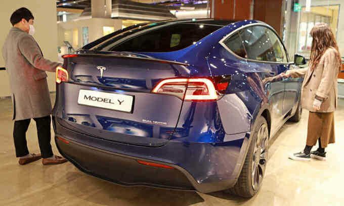 Tesla chỉ bán một xe trong tháng Một