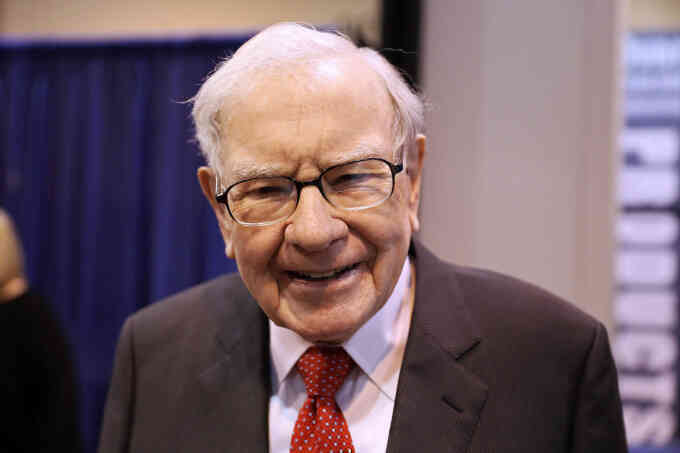 Công ty của Warren Buffett bán 10 triệu cổ phiếu Apple