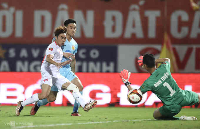Nam Định hạ Hải Phòng để giữ đỉnh bảng V-League