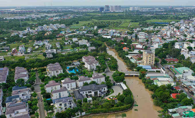 Có nên bán nhà đất để mua chung cư?