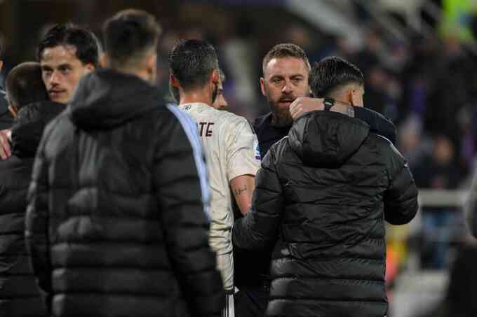 Roma từ bỏ chiến thuật của Mourinho