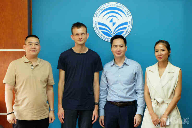 Cục Công nghiệp CNTT & Truyền thông tiếp tỷ phú công nghệ Vitalik Buterin