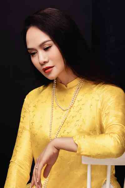 Ca sĩ Mai Hoa: `Tôi từng chạy show đến quên sức khỏe`