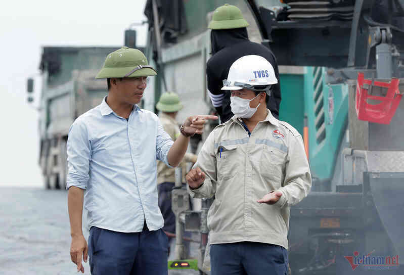 Hàng ngàn người gấp rút thi công cao tốc Diễn Châu - Bãi Vọt trước giờ thông xe