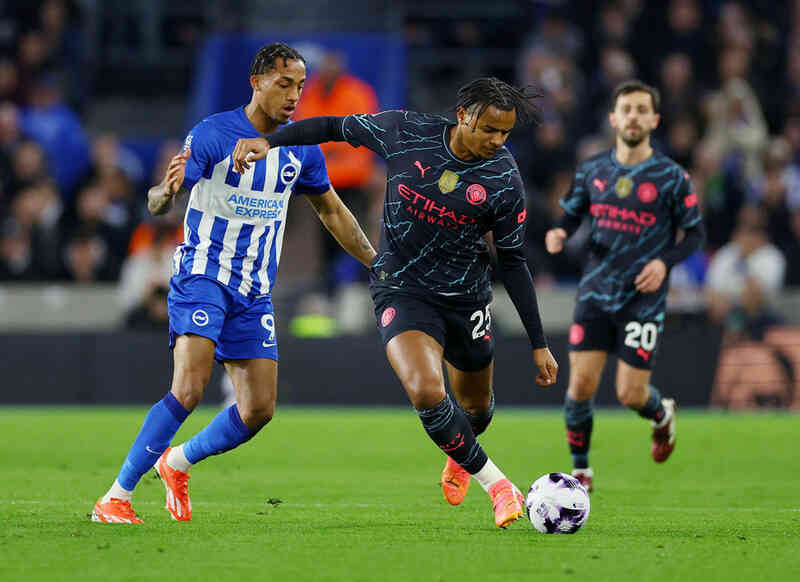 Vùi dập Brighton, Man City phả hơi nóng vào gáy Arsenal