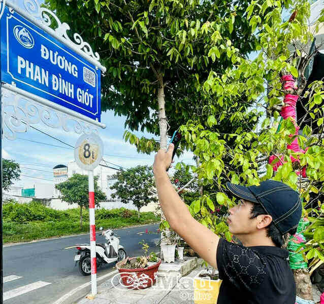 Tiện ích gắn mã QR trên bảng tên đường