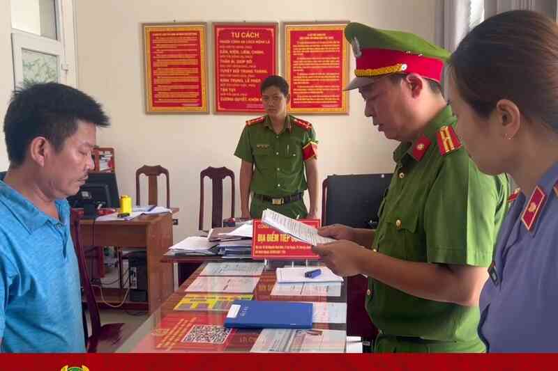 Nhân viên văn phòng đăng ký đất đai bị bắt vì nhận hối lộ
