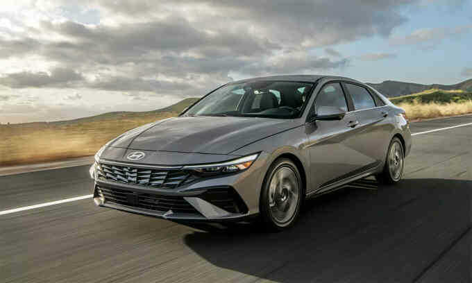 Hyundai Elantra 2025 giá từ 21.875 USD