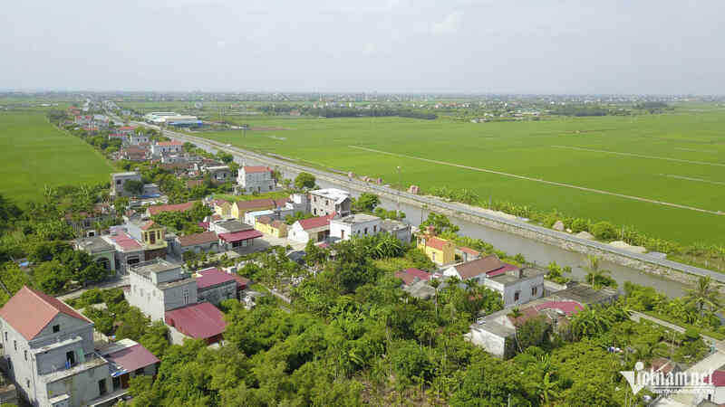 Xuất hiện ‘tay to’ đi săn hàng sào đất; đất đấu giá ven Hà Nội gần 100 triệu/m2