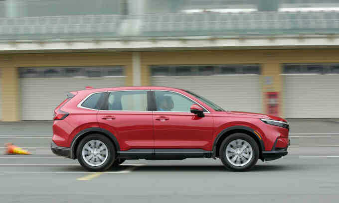 Honda CR-V giảm giá hàng trăm triệu đồng