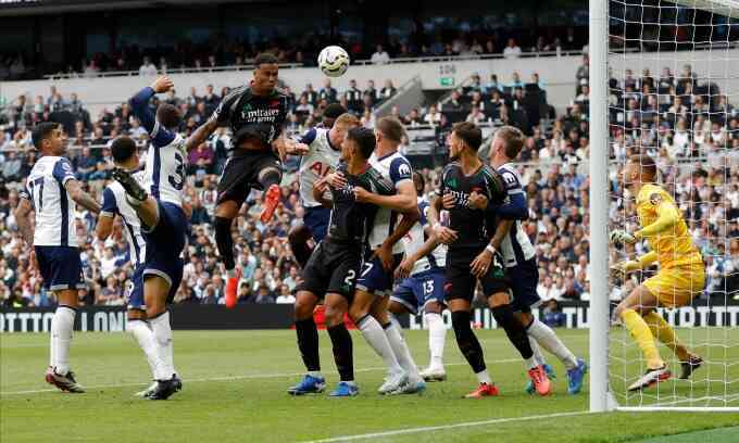 Arsenal thắng Tottenham nhờ `vũ khí` cố định