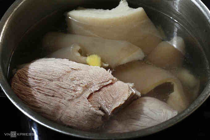 Nhiễm sán lợn từ thói quen ăn đồ tái sống