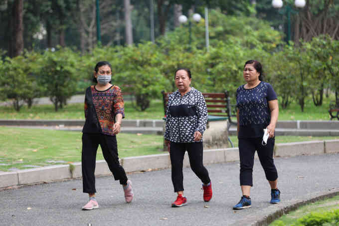 4 cách giảm đau nhức xương khớp vào mùa mưa