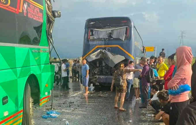 3 ôtô tông liên hoàn trên cao tốc Diễn Châu - Bãi Vọt