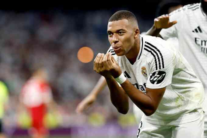 Mbappe giúp Real thắng trận ra quân Champions League