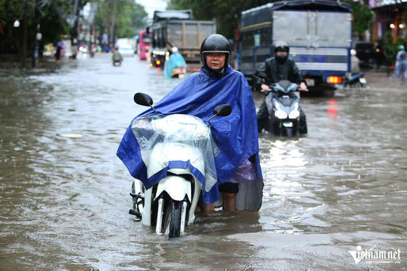 Thời tiết Hà Nội 3 ngày tới: Mưa rào liên tiếp, đề phòng giông lốc