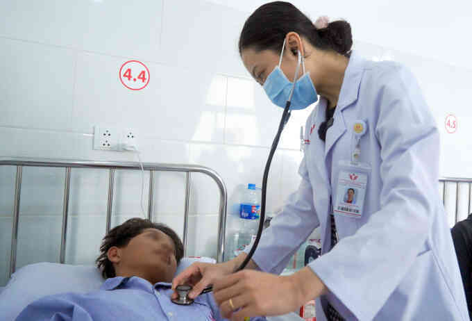 Bé trai 14 tuổi đột quỵ xuất huyết não