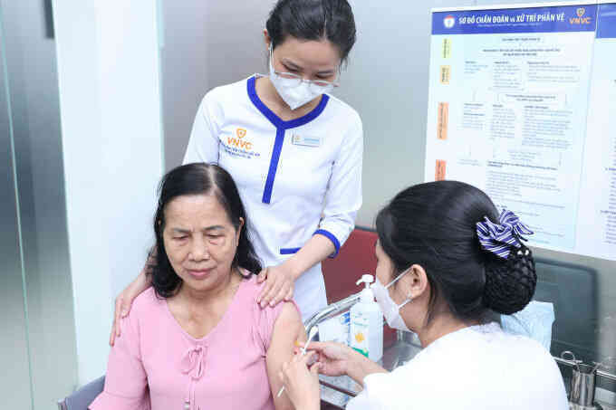 Ai không được tiêm vaccine sốt xuất huyết?