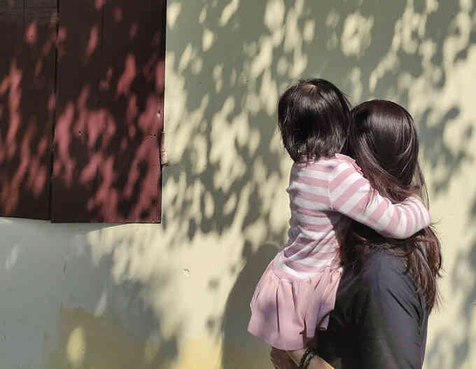 Kiệt sức bởi áp lực nuôi con 