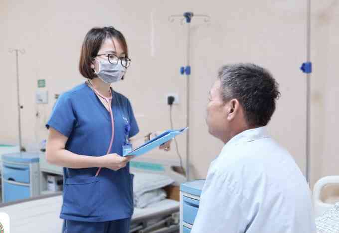Liên tục khát nước bởi đường huyết tăng cao