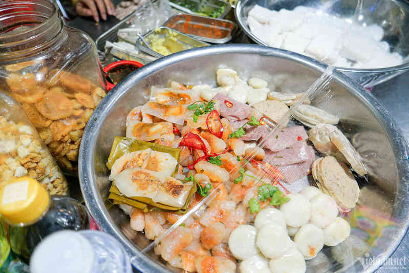 Xử nặng, đánh vào túi tiền người bán thức ăn đường phố có giảm nguy cơ ngộ độc?