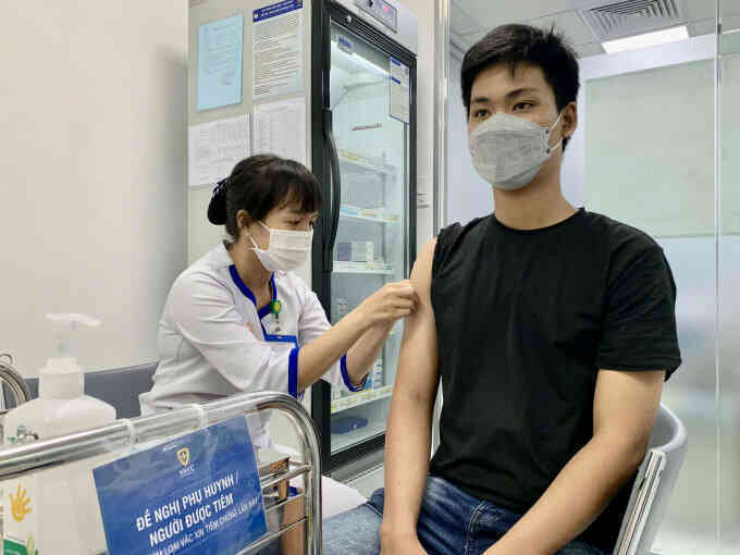 Có nên tiêm vaccine trong khi chăm sóc trẻ mắc sởi?