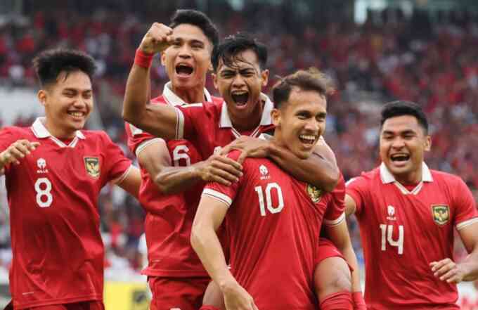 Cầu thủ nội Indonesia nguy cơ bị đào thải dưới thời Kluivert