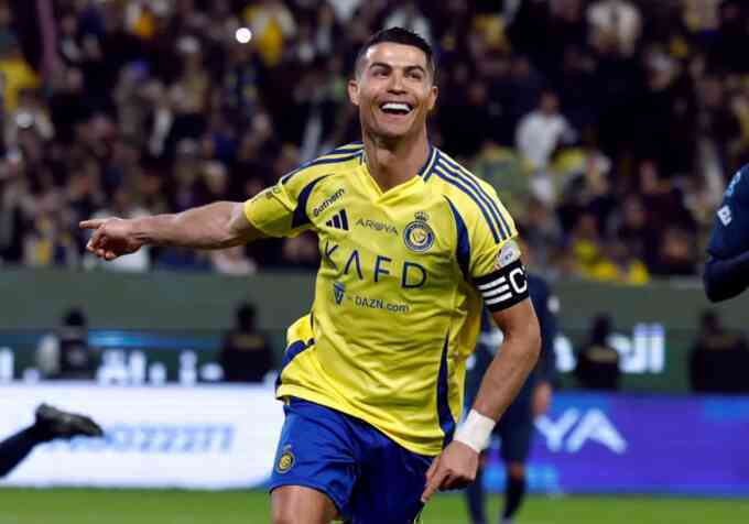 Ronaldo ghi bàn năm thứ 24 liên tiếp