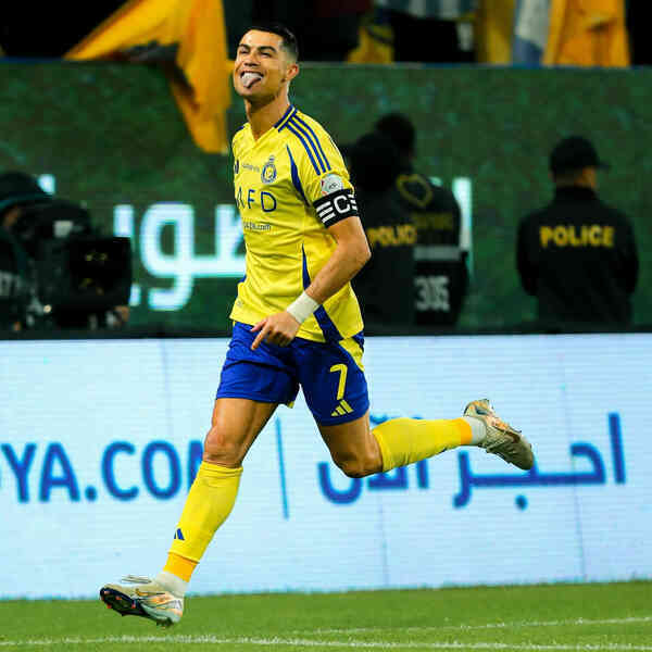 Ronaldo lập công, Al Nassr thắng trận đầu năm 2025