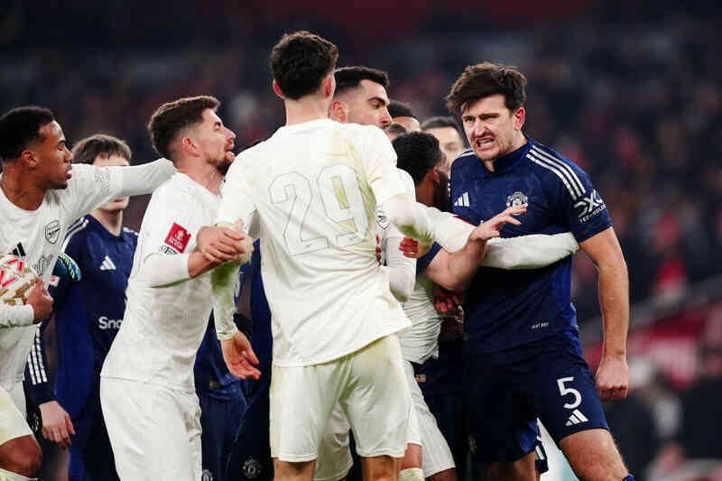 MU mỉa mai Arsenal: 