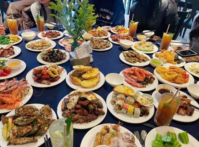 Ăn buffet thế nào để không tăng đường huyết
