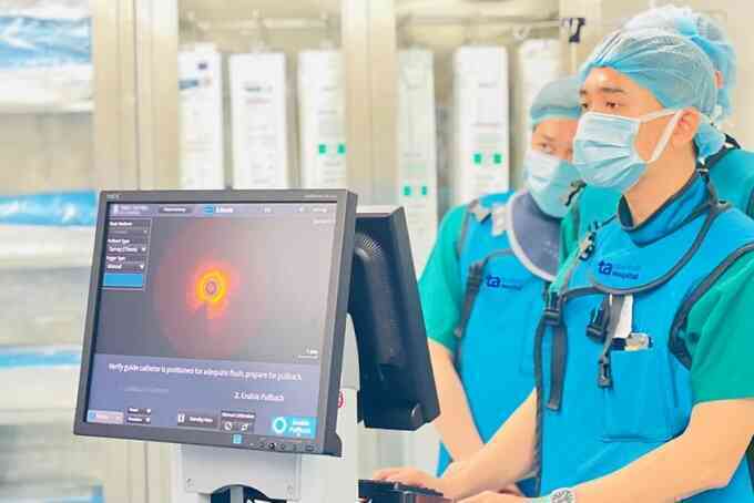 Phóng to ảnh mạch máu để đặt stent chính xác