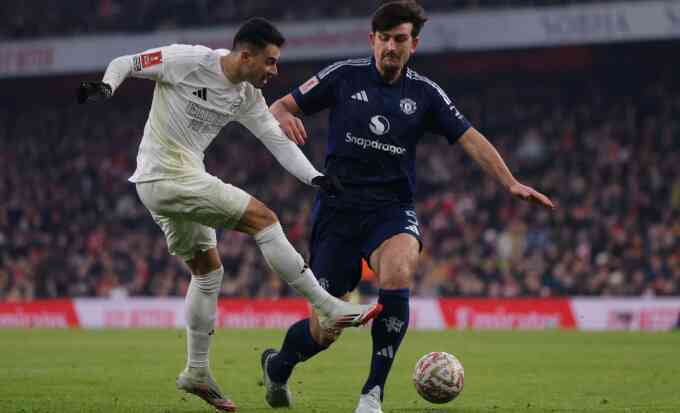 Amorim muốn cầu thủ Man Utd noi gương Maguire