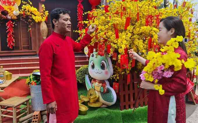 Bệnh nhân du xuân ở đường hoa bệnh viện cầu bình an