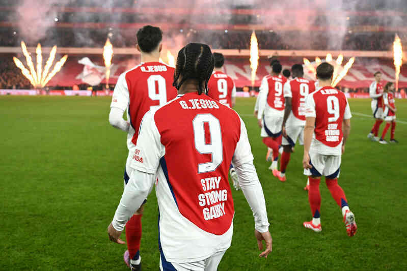 Đánh bại Tottenham, Arsenal vươn lên vị trí thứ hai