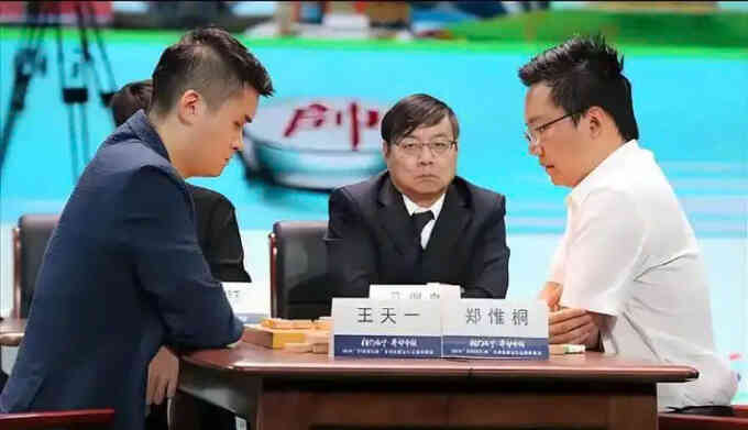 Tương lai nào cho Vương Thiên Nhất, Trịnh Duy Đồng?