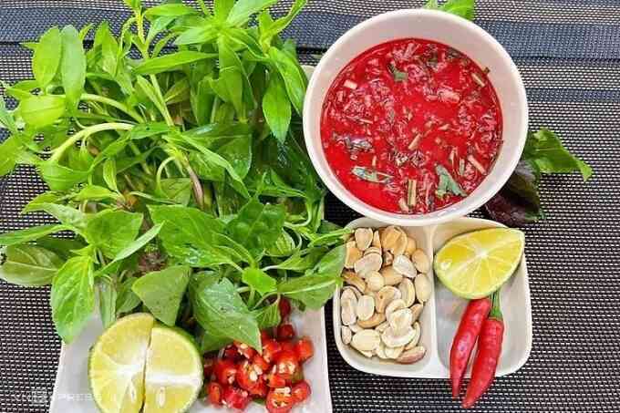 Ăn tiết canh dễ mắc bệnh gì?