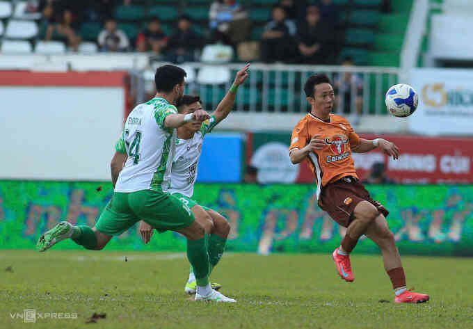 HAGL rơi chiến thắng ở phút 90 dù dẫn hai bàn