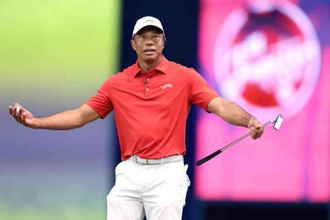 Tiger Woods khai gậy năm 2025