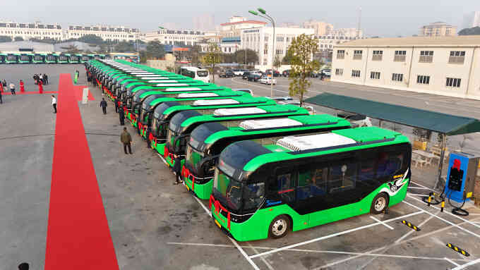 VinFast bàn giao lô bus điện đô thị mới