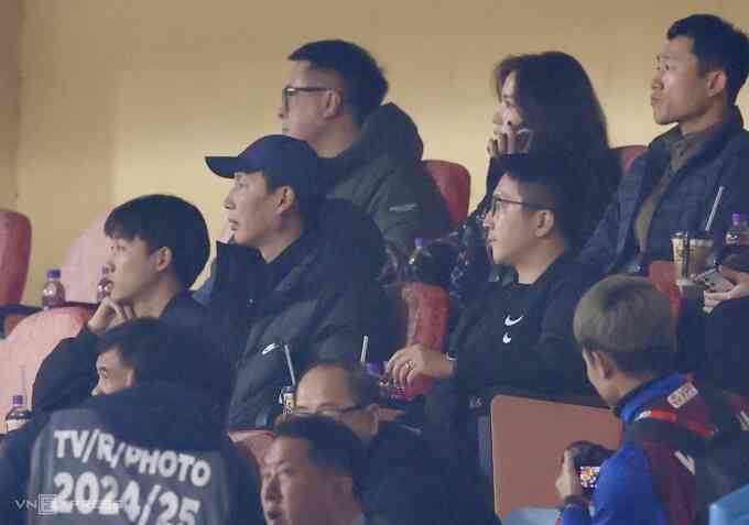 Công an Hà Nội bị đội áp chót V-League cưa điểm